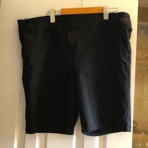 Izod Black Golf Shorts. Size XL / 16.
